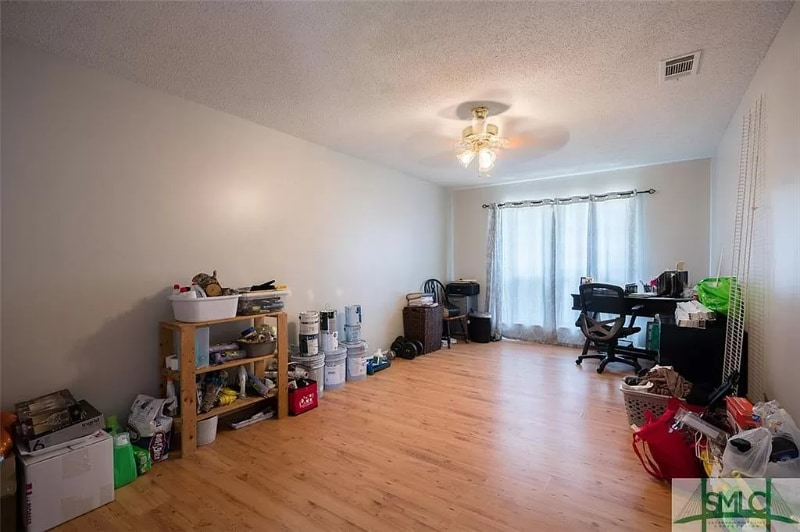 Building Photo - 907 Primrose Ln
