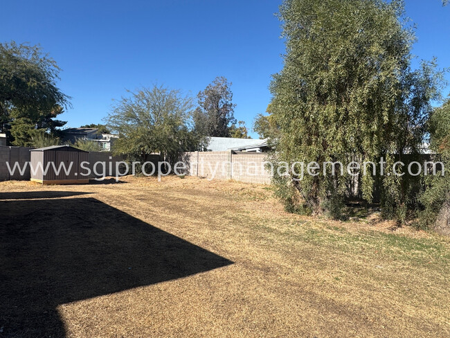 Building Photo - North Phoenix home on huge lot for rent