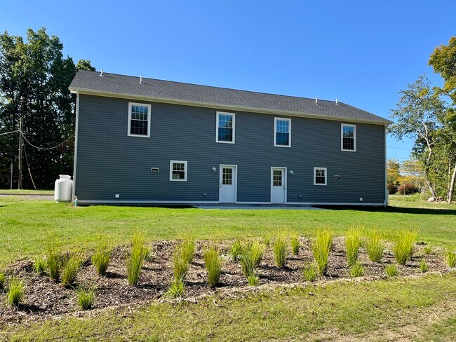 Building Photo - 479 Norwich Ave