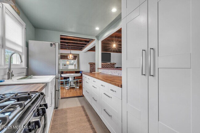 Building Photo - 228 Fischer Blvd