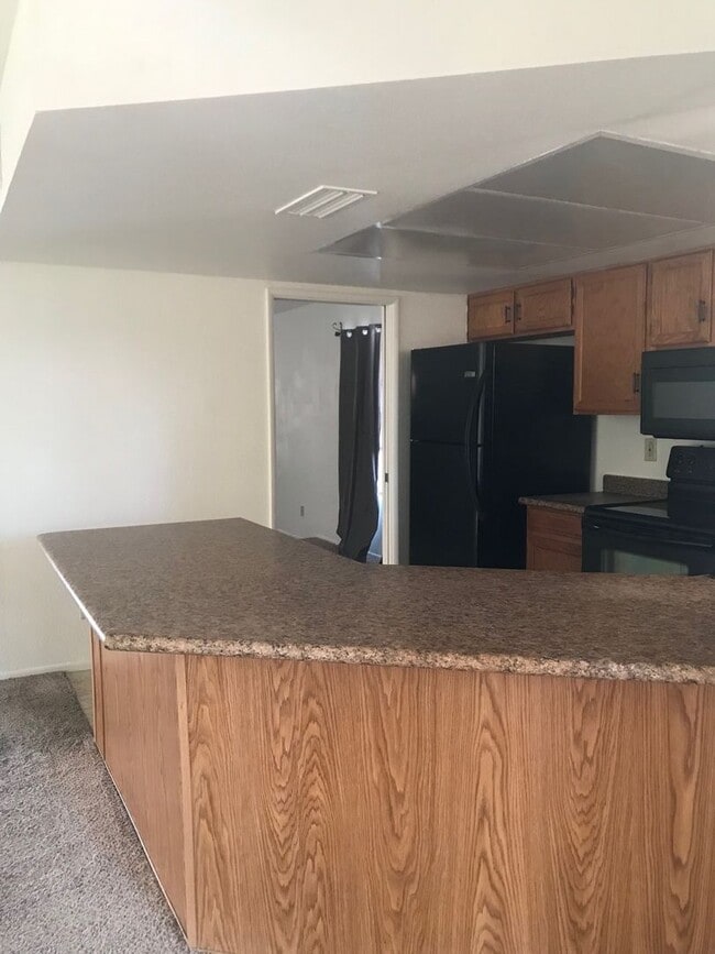 Building Photo - Beautiful 55+ Ahwatukee neighborhood spaci...