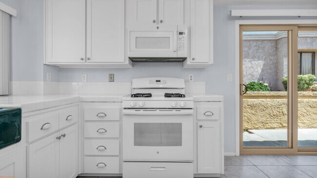 Building Photo - 41612 Aventine Ct