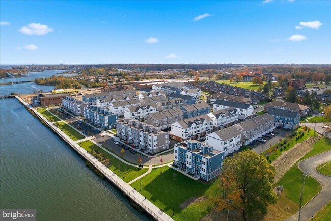 Building Photo - 4 Barton Ave