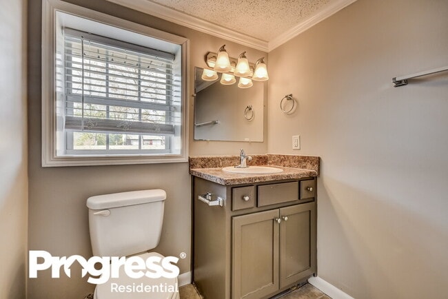 Building Photo - 2827 Arrowhead Dr NE