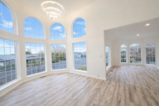 Building Photo - Executive 3 Bed Home with 3 Car Garage & Private Fenced Yard