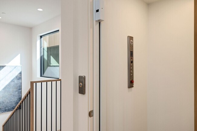 Building Photo - **FULLY FURNISHED** BRAND NEW CONSTRUCTION, MODERN SAND SECTION HOME W/ AMAZING OCEAN VIEWS, 2 LA...