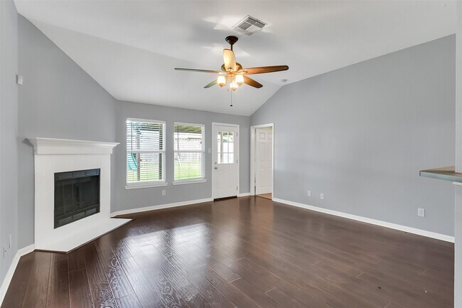 Building Photo - 223 Fantasy Ln
