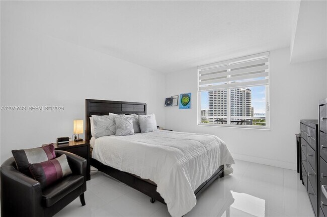 Building Photo - 335 S Biscayne Blvd
