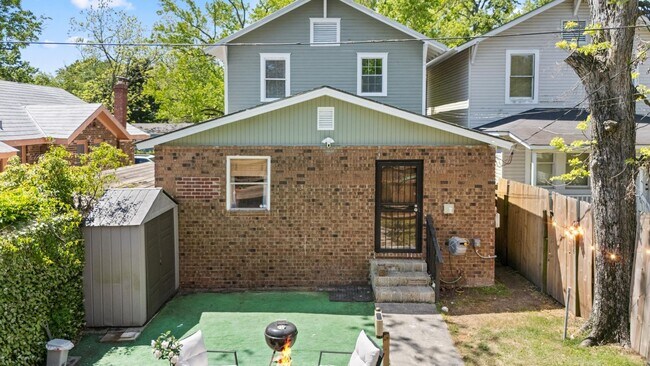 Building Photo - Charming 3 Bedroom Home Near Downtown Savannah with Flex Room & Fenced Yard