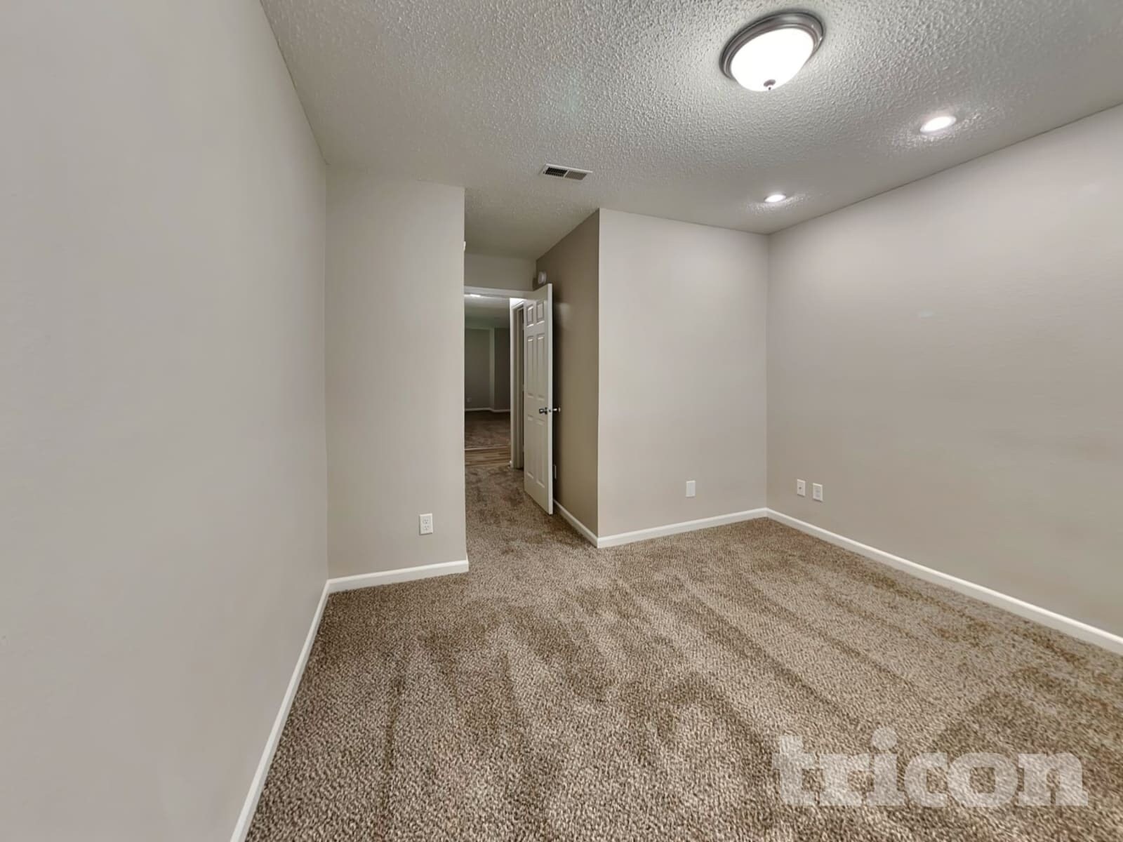 Building Photo - 10893 Glenayr Dr