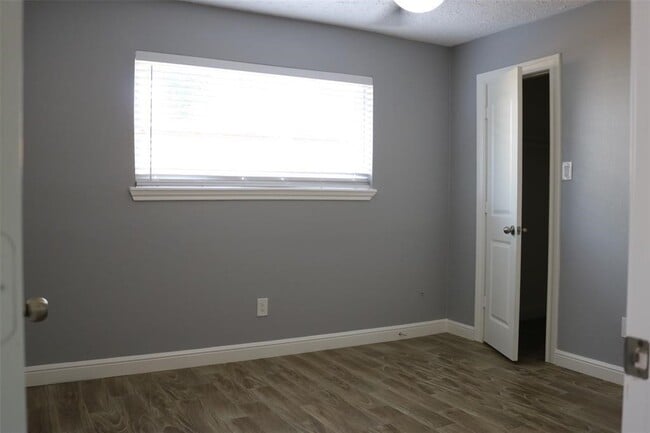 Building Photo - 21330 Park Tree Ln