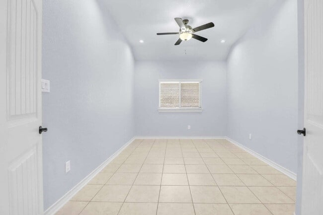 Building Photo - "Spacious 4-Bedroom Oasis with 3 Full Baths, Study, Game Room & NO HOA in San Antonio – 2,521 Sq ...