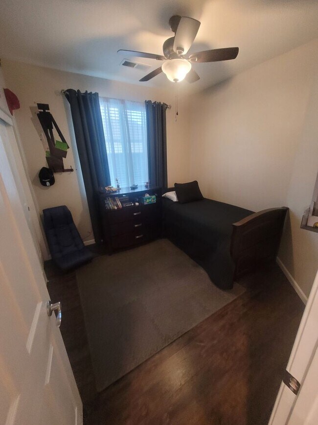 Building Photo - BEAUTIFUL - UPGRADED - LAMINATE FLOORING -...