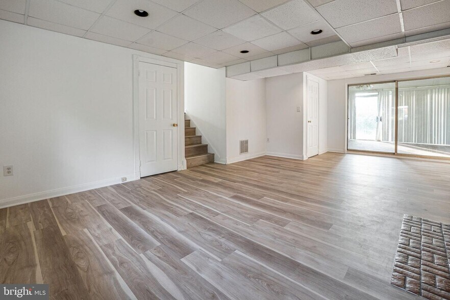 Building Photo - 4809 Camelot St