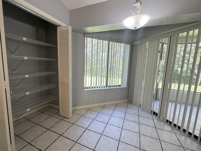 Building Photo - "Charming 2-Bed, 2-Bath Retreat on Apple O...