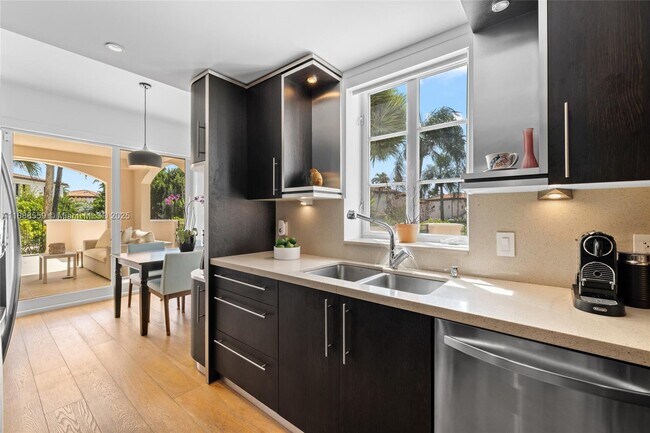 Building Photo - 19216 Fisher Island Dr