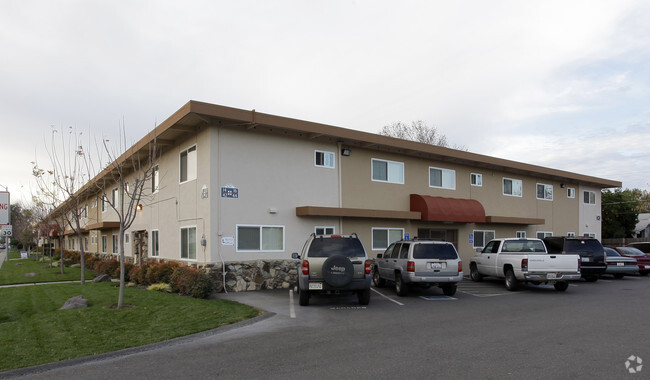 Building Photo - Courtyard West