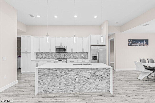 Building Photo - 4707 6th St W