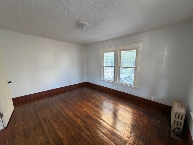 Building Photo - Euclid