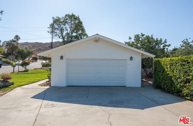 Building Photo - 6739 Garces Ave