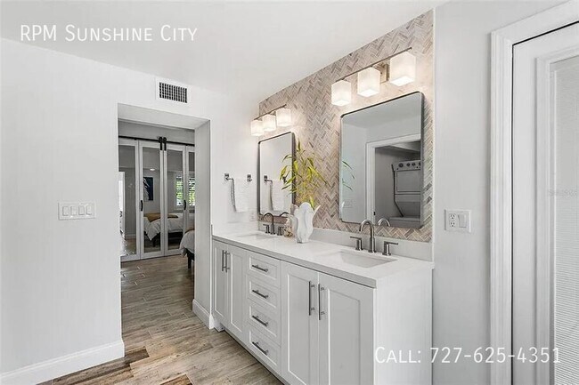 Building Photo - 14024 N Bayshore Dr