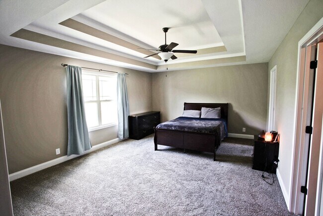 Building Photo - Fantastic 3 Bedroom Near Downtown!