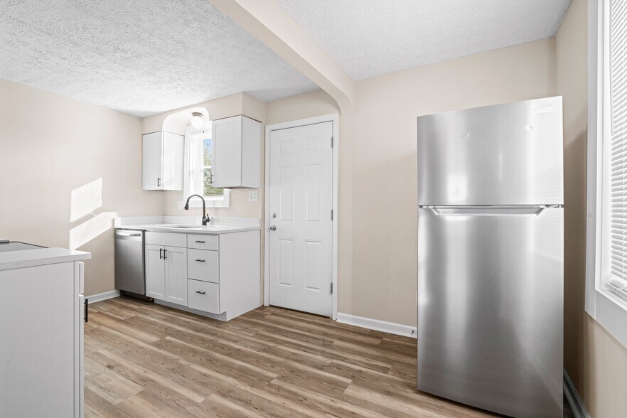 Building Photo - 1747 E Frankfort St