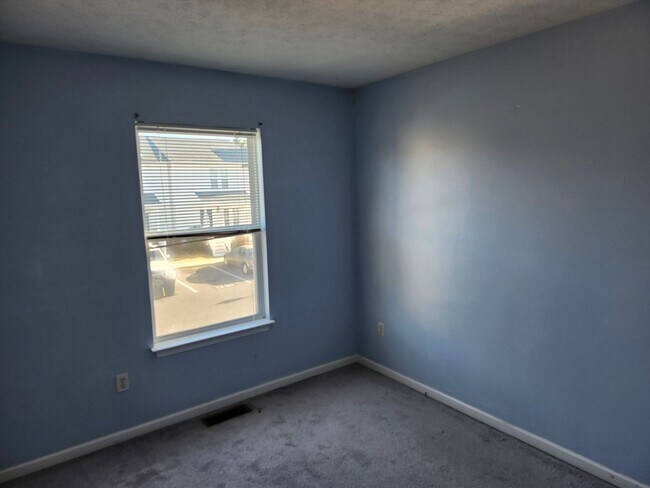 Building Photo - For Rent: Harrisonburg 3 BR, 2.5 Bath Townhouse