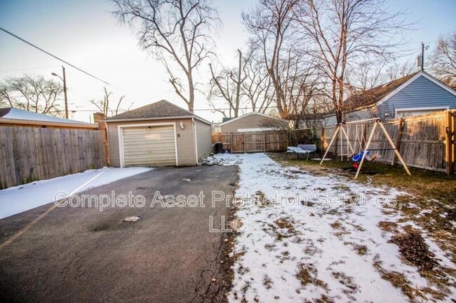 Building Photo - 7540 Van Buren Ave