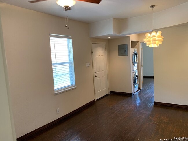 Building Photo - 810 E Ashby Pl