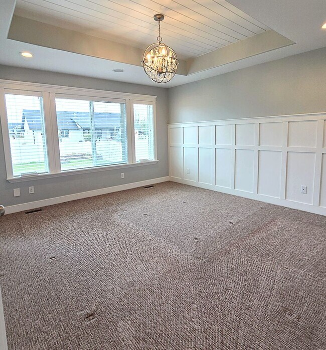 Building Photo - Gorgeous 6 Bedroom, 3 Bathroom Home in Mountain Bend in Ammon - By Real Property Management