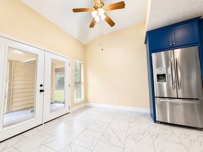 Building Photo - 11840 Spring Grove Dr