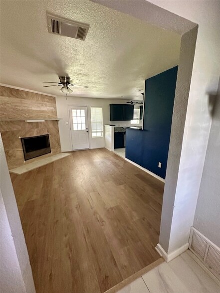 Building Photo - 6524 Blue Grass Dr