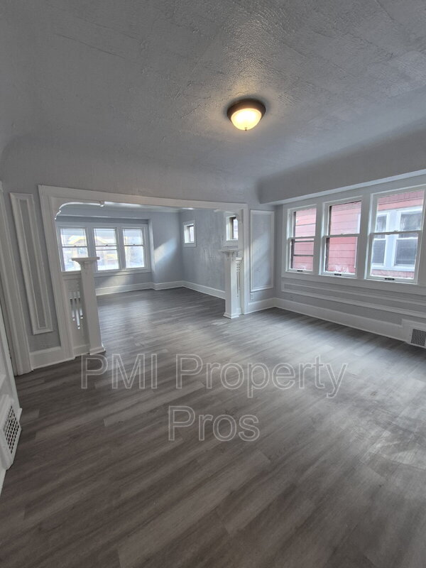 Building Photo - 2517 W Hadley St