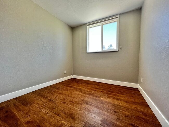 Building Photo - NShields632 (KC-LN)