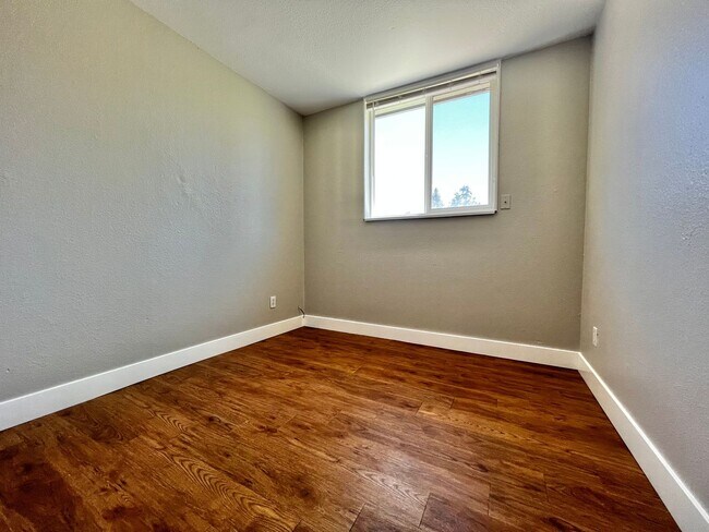 Building Photo - NShields632 (KC-LN-KB)