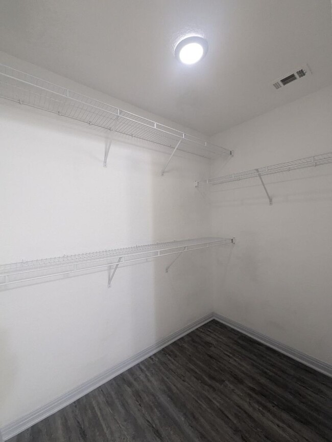 Building Photo - Spacious 2x2 New paint throughout, include...