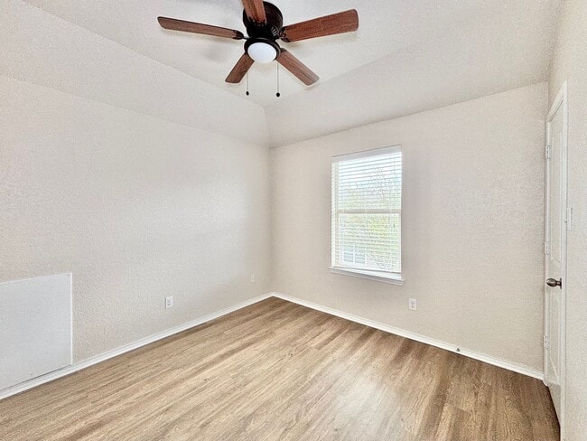 Building Photo - 3314 Candleside Dr