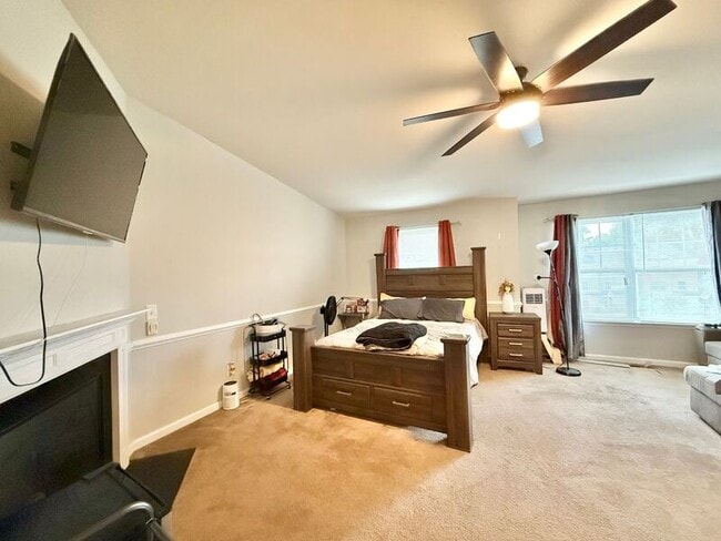 Building Photo - 351 Gilman Ln