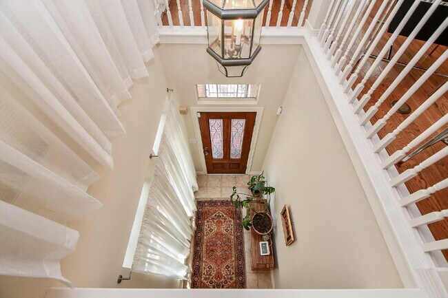 Building Photo - Furnished Montrose rental close to everyth...