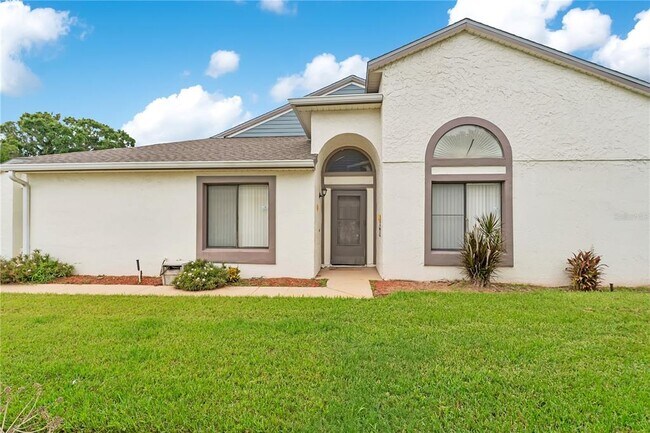 Building Photo - 112 Lakepointe Cir