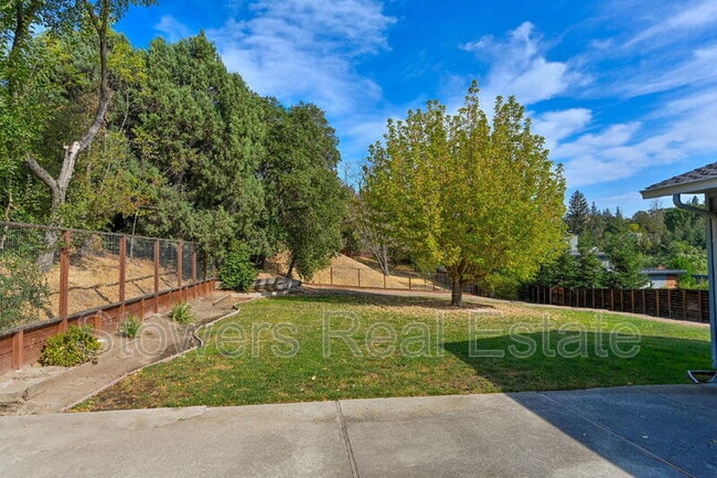 Building Photo - 1090 Livorna Rd