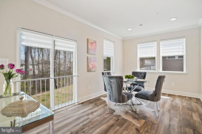 Building Photo - 3057 Perthshire Pl