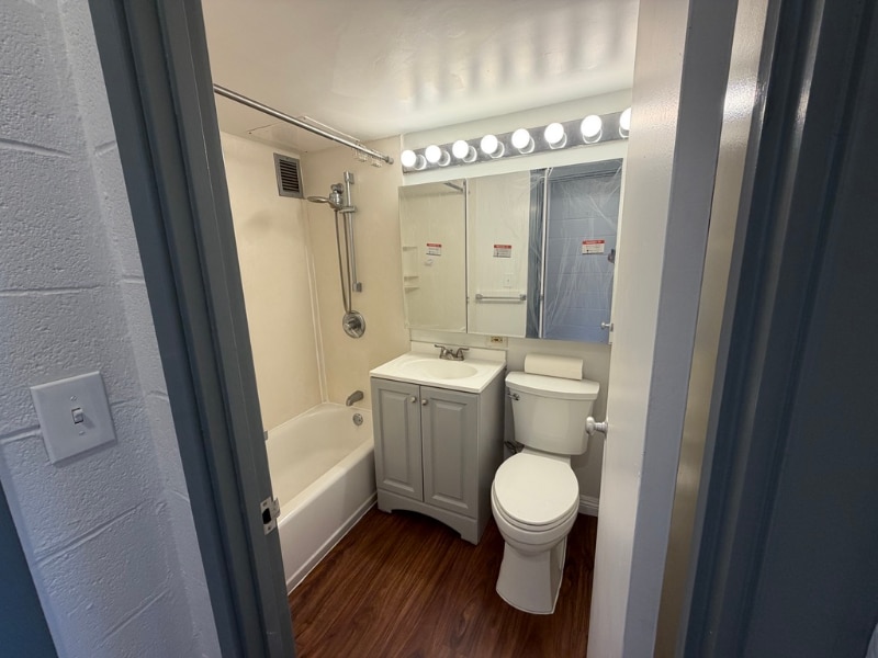 Building Photo - 1415 Victoria St