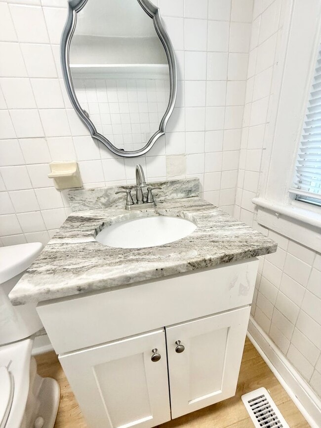 Building Photo - ***RENT READY~4 Bed RENOVATED 2 story house/w/ downstairs bedroom/Granite countertops
