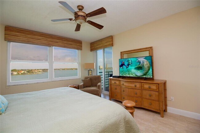 Building Photo - 8041 Sailboat Key Blvd S