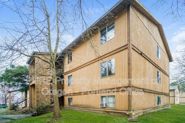 Building Photo - 14134 NE Sandy Blvd