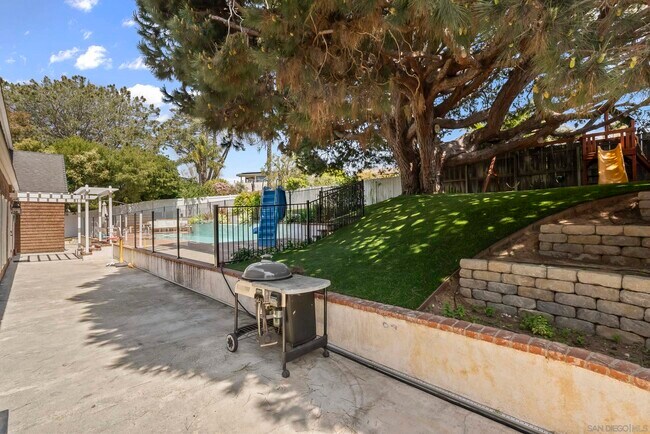 Building Photo - 512 S Granados Ave