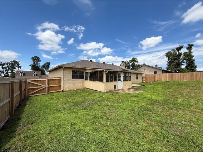 Building Photo - 2604 W Dogwood St