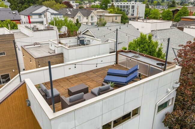 Building Photo - 3bd/3ba Seattle Townhome